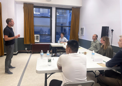 Herman Otten gives a workshop for presentations