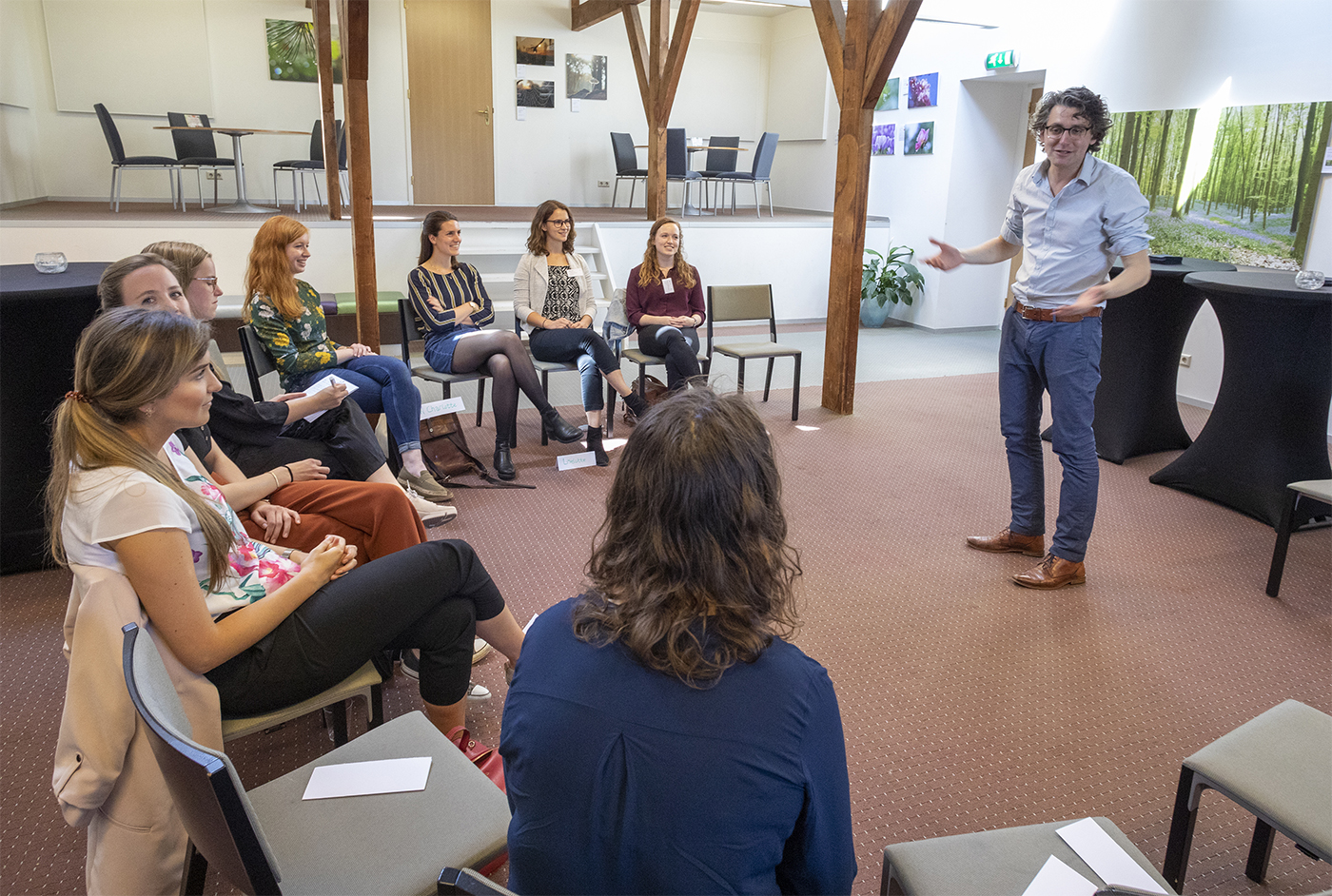 Herman Otten giving speech training session to ZONMW Health Research